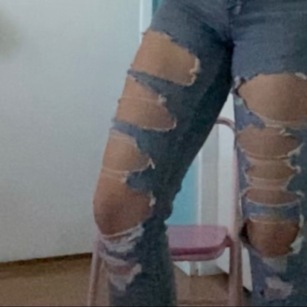 Distressed Jeans - Picture 2 of 3
